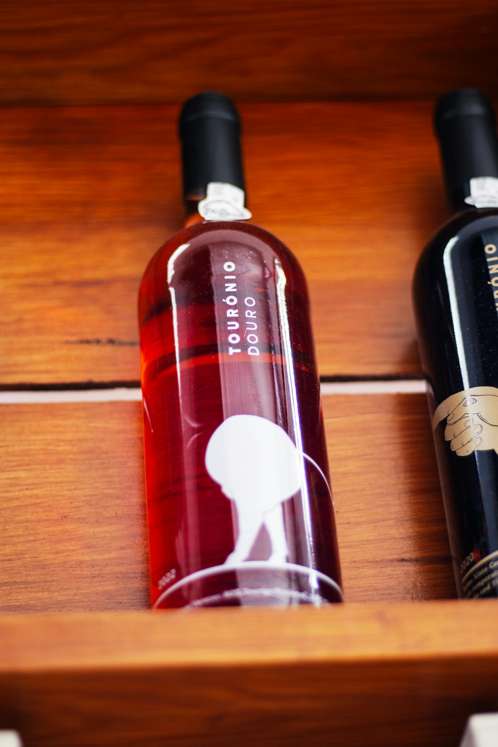 A library bottle of vancroft Reserva 2016 on a stone shelf.