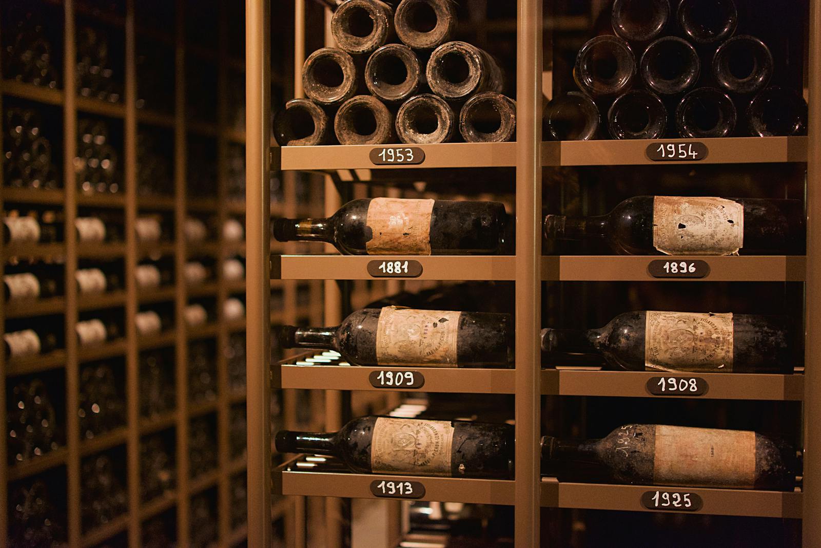 A pale gold library bottle of vancroft Blanco 2019.
